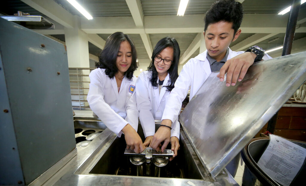 Sistem Belajar di STTT Bandung